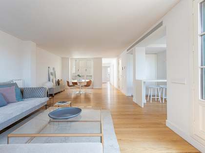 153m² penthouse with 24m² terrace for sale in Eixample Right