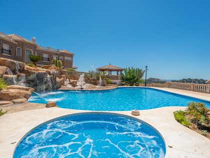 Villa de 2,150 m² con 200 m² de terraza en venta en Málaga Este
