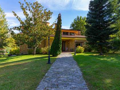 487m² house / villa with 12,000m² garden for sale in Arenys de Munt