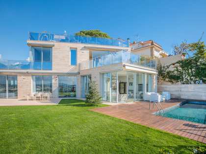 Huis / villa van 335m² te koop in Lloret de Mar / Tossa de Mar