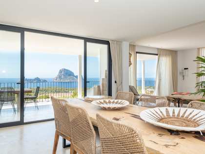 Villa van 310m² te koop met 5,400m² Tuin in San José, Ibiza