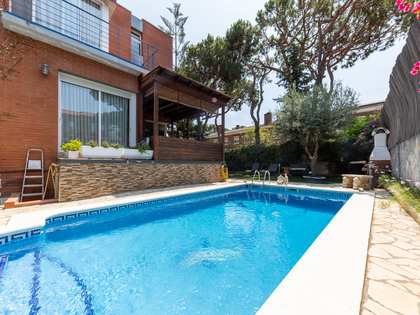 Casa / villa de 250m² en venta en La Pineda, Barcelona