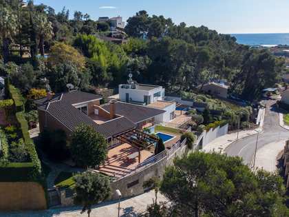 309m² house / villa with 690m² garden for sale in Sant Pol de Mar