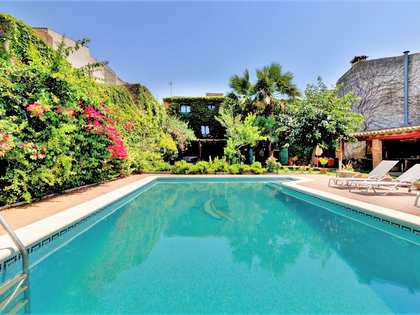 929m² house / villa with 400m² garden for sale in Tarragona
