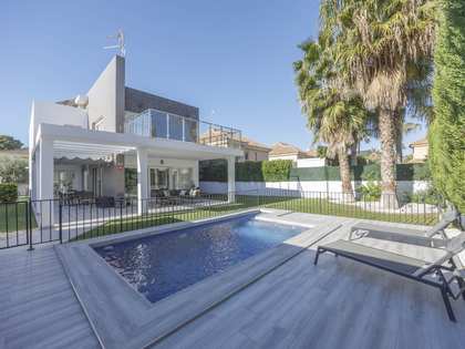 Casa / villa de 323m² en venta en La Cañada, Valencia