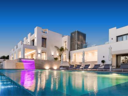 Huis / villa van 1,150m² te koop in Nueva Andalucía