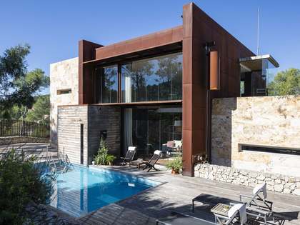 Casa / Vil&middot;la de 424m&sup2; en venda a Olivella, Barcelona