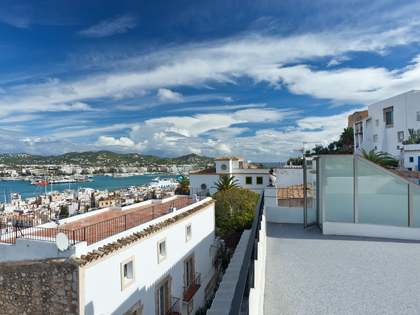 Casa / Vila de 207m&sup2; with 45m&sup2; terra&ccedil;o &agrave; venda em Ibiza Town