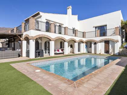 Maison / villa de 214m² a vendre à Estepona avec 85m² terrasse