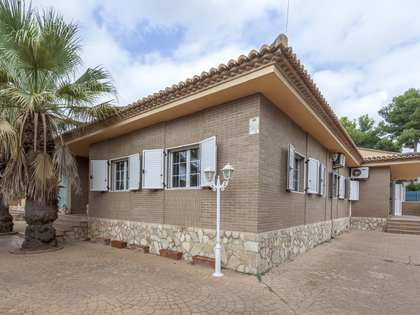 320m² house / villa for rent in La Cañada, Valencia
