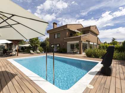 495m² house / villa with 25m² terrace for sale in Las Rozas