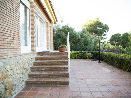 Casa / Vila de 416m&sup2; with 70m&sup2; terra&ccedil;o em aluguer de curta dura&ccedil;&atilde;o em Castelldefels