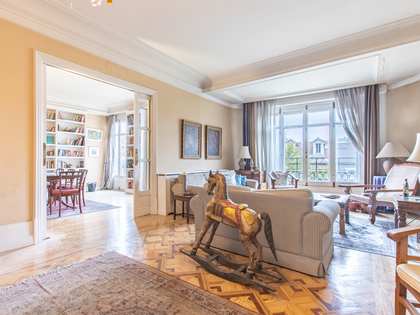 263m² apartment for sale in Almagro, Madrid