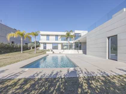 Дом / вилла 390m², 1,129m² Сад на продажу в Los Monasterios
