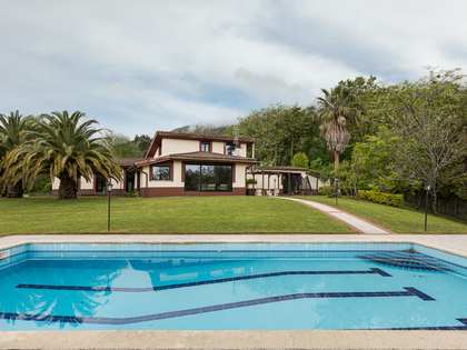 320m² house / villa with 4,000m² garden for sale in San Sebastián