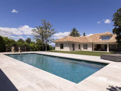 672m² house / villa with 3,500m² garden for sale in Pozuelo