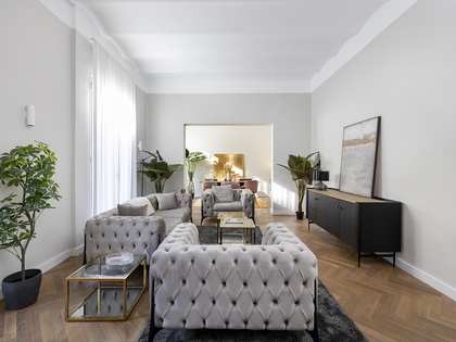 177m² apartment with 7m² terrace for sale in Eixample Right