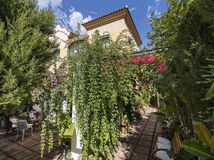 334m² hus/villa med 213m² Trädgård till salu i Gràcia