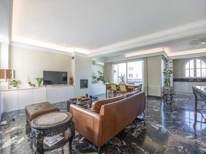 Piso de 161 m² con terraza de 12 m² en alquiler en El Mercat