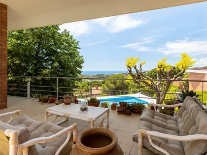 256m² house / villa with 105m² garden for sale in Teià