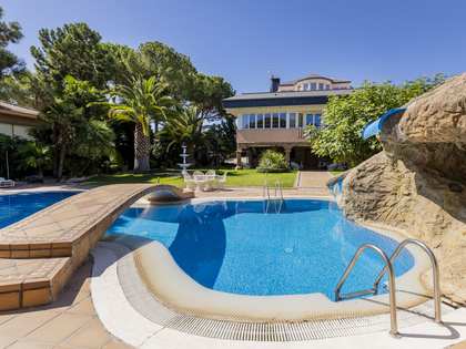 Villa van 800m² te koop met 1,500m² Tuin in Boadilla Monte