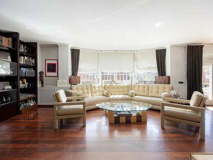 Penthouse van 352m² te koop met 25m² terras in Tres Torres