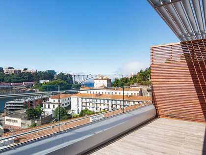 176m² takvåning med 79m² terrass till salu i Porto
