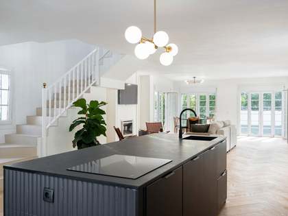 175m² house / villa for sale in New Golden Mile