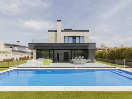 Дом / вилла 376m² на продажу в Majadahonda, Мадрид