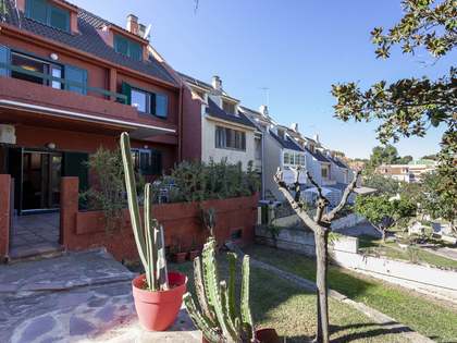 Casa / villa de 216m² en venta en La Cañada, Valencia