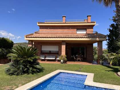 462m² house / villa with 50m² terrace for sale in Sant Pol de Mar