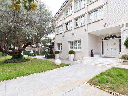 Casa / villa di 642m² in vendita a La Pineda, Barcellona