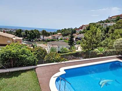 266m² house / villa with 200m² garden for sale in Calafell