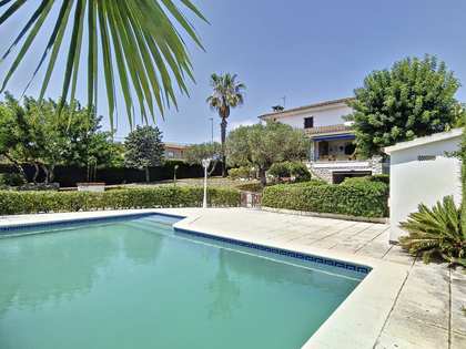 312m² house / villa with 850m² garden for sale in Calafell