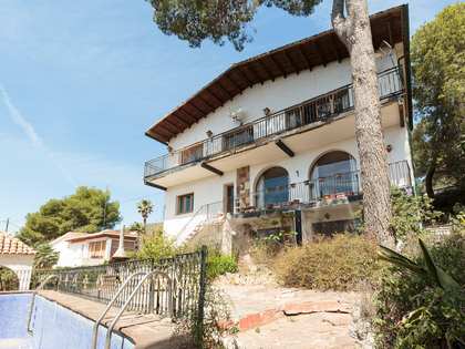 Дом / вилла 275m² на продажу в Montemar, Барселона