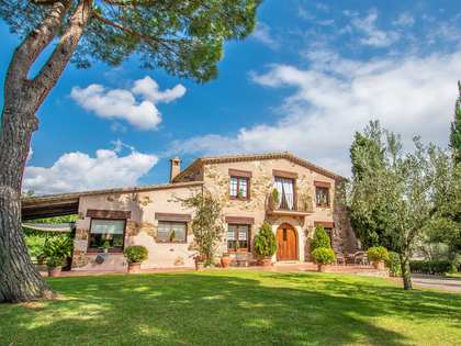 429m² house / villa with 6,300m² garden for sale in Sant Feliu