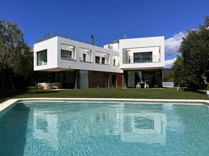 547m² hus/villa med 909m² Trädgård till salu i Sant Andreu de Llavaneres