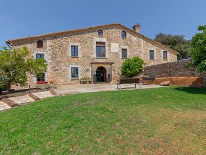 casa di campagna di 1,779m² in vendita a El Gironés, Girona