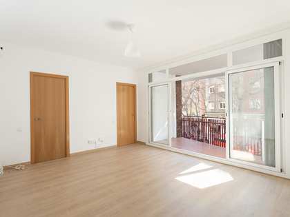 83m² apartment with 10m² terrace for sale in Eixample Right