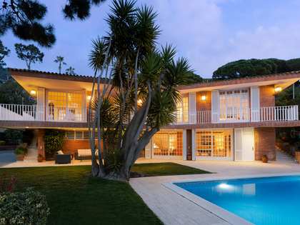 Дом / вилла 380m² на продажу в Кабрильс, Барселона