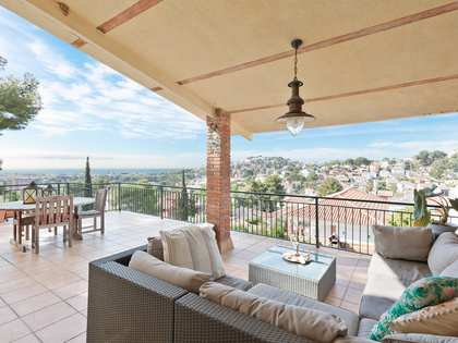 Дом / вилла 640m² на продажу в Montemar, Барселона