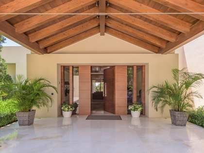 2,338m² house / villa with 4,982m² garden for sale in Sierra Blanca / Nagüeles