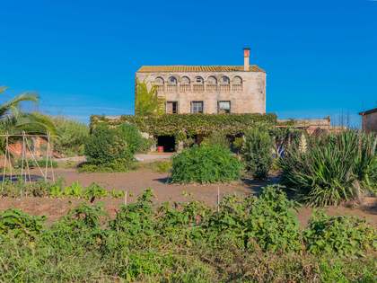 834m² house / villa with 3,809m² garden for sale in Baix Empordà