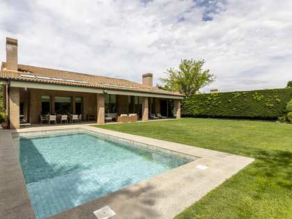 756m² house / villa with 500m² garden for rent in Pozuelo