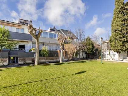 Дом / вилла 285m² на продажу в Посуэло, Мадрид