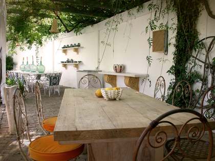 Villa de 680 m² con 8,000 m² de jardín en venta en Sevilla