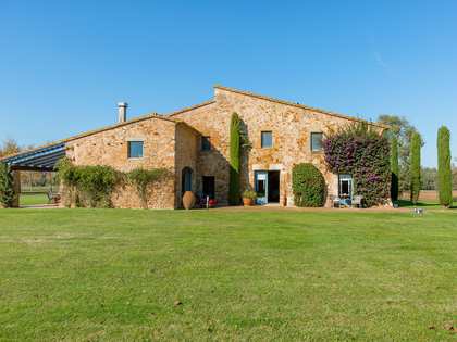 Casa di campagna di 549m² con giardino di 4,000m² in vendita a Baix Emporda