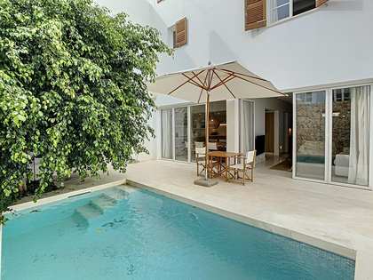257m² house / villa with 40m² garden for rent in Ciutadella