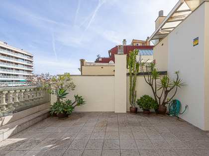 153m² penthouse with 45m² terrace for rent in Eixample Right