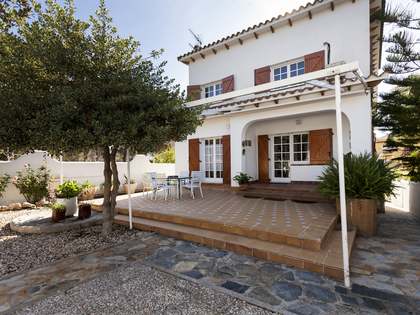 Casa / Vil&middot;la de 371m&sup2; en venda a Els Cards, Sitges